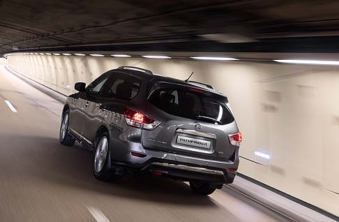 Nissan - Nissan Pathfinder offre il sistema intelligente 4x4 e con la trasmissione Xtronic di ultima generazione. width=