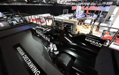 Nissan - Protagonista al Motor Show di Parigi 2012 anche la sportività, con il lancio ufficiale del programma Nismo dedicato alle auto stradali.  width=