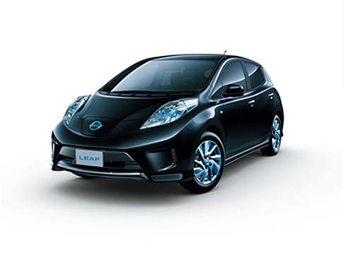 Nissan - Infine, troviamo la Nissan LEAF Aero Style, una speciale concept car che coniuga i vantaggi della propulsione 100% elettrica a una forma più sportiva e ricercata. width=