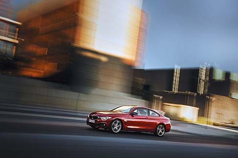 BMW - Al momento del lancio, previsto per settembre sul mercato italiano, saranno disponibili un sei cilindri in linea a benzina per la BMW 435i Coupé, un quattro cilindri a benzina per la BMW 428i Coupé e un quattro cilindri diesel per la BMW 420d Coupé. width=