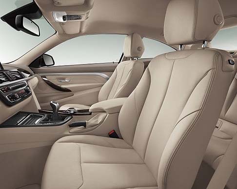 BMW - Nel campo dell’infotainment una tecnologia d’interfaccia potente integra gli smartphone e varie funzioni di ufficio mobile via Bluetooth.  width=