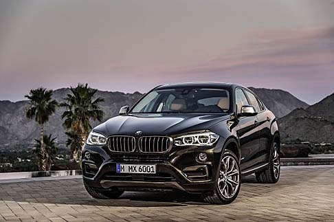 BMW - Giunta alla seconda generazione la rinnovata Sports Activity Coupé BMW X6 si presenta con un look ancora più distintivo e performance al top. width=