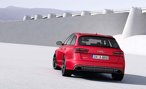 Audi - Nelle motorizzazioni a partire da 272 CV (200 kW) la trazione integrale permanente quattro può essere integrata con il differenziale sportivo.  width=
