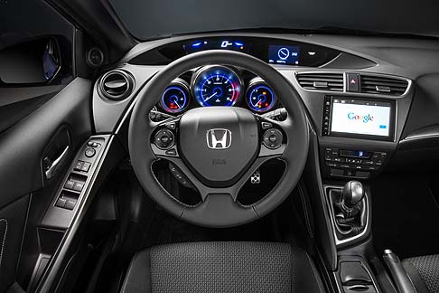 Honda - Ogni modello della gamma Civic 2015 sarà dotato di serie del sistema di frenata attiva in città (City-Brake Active, CTBA), ideato per evitare o ridurre i tamponamenti a bassa velocità . width=