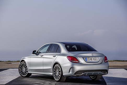 Mercedes-Benz - Peso ridotto e un'eccellente rigidità torsionale assicurano uno straordinario comportamento su strada. width=