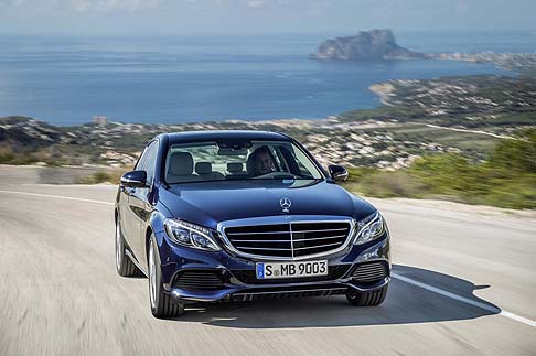 Mercedes-Benz - Tre le motorizzazioni disponibili al lancio della vettura: motore diesel C 220 BlueTEC e i due propulsori a benzina C 180 e C 200. width=