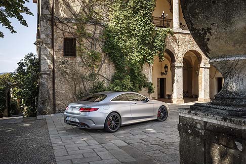Mercedes-Benz - Il sistema di sospensioni MAGIC BODY CONTROL disponibile a richiesta per la S 500 Coupé comprende anche l’Active Body Control (ABC) e il ROAD SURFACE SCAN.  width=