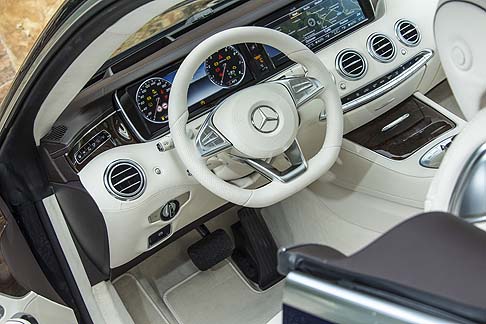 Mercedes-Benz - L’entry level S Coupé 500 4MATIC PREMIUM viene offerta a 131.370,00 euro, mentre per la S Coupé 500 4MATIC MAXIMUM si sborsa fino a 142.960,00 euro. width=