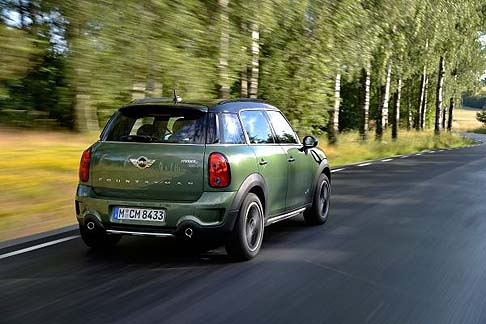 Mini - La trazione integrale ALL4 si basa su un differenziale centrale a funzionamento elettromagnetico che ripartisce continuamente la forza motrice tra l’asse anteriore e l’asse posteriore. width=
