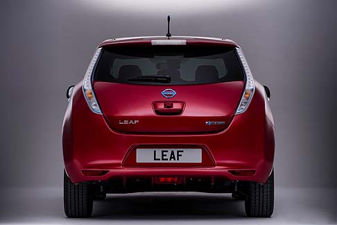 Nissan - La gamma LEAF cresce, declinandosi nei tre noti allestimenti Visia, Acenta e Tekna. width=