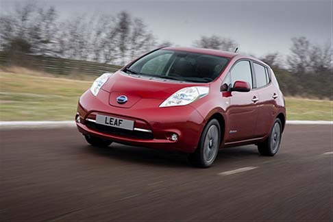 Nissan - In sintesi i miglioramenti riguardano l'autonomia prolungata, la maggiore riciclabilità , la spaziosità interna, l'efficienza della ricarica e le dotazioni. width=