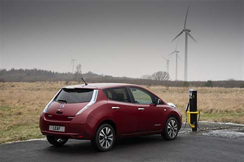 Nissan - Più comoda e spaziosa, e più piacevole da guidare, la nuova Nissan Leaf adotta un gruppo motopropulsore, assemblato come elemento unitario, che utilizza un motore sincrono in c.a. da 80 kW. width=