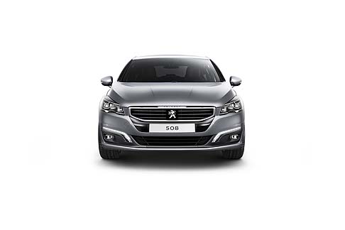 Peugeot - Numerose le dotazioni riservate al comfort e alla sicurezza, come il Keyless System, il freno di stazionamento elettrico, lo Smartbeam (commutazione automatica degli abbaglianti), il climatizzatore automatico quadri-zona. width=