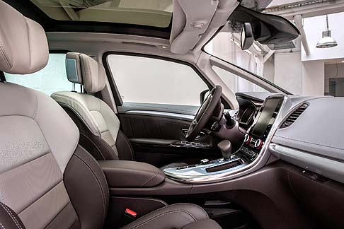 Renault - Nuovo Renault Espace presenta tre diversi livelli di equipaggiamento Zen, Intens e Initiale Paris. width=