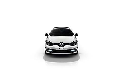 Renault - Infine, il tetto panoramico in vetro permette di ammirare il panorama senza le suggestioni di una guida a cielo aperto.  width=