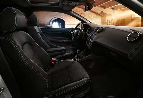 Seat - La nuova Ibiza CUPRA monta di serie cerchi da 17 pollici e adotta il Drive Profile CUPRA.  width=