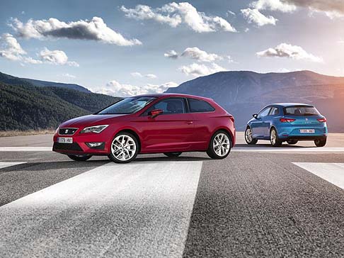 Seat - Lunga 4,23 metri, Leon SC rappresenta una vera icona di design, perfetta incarnazione del nuovo linguaggio stilistico del marchio. La SC Leon è la logica continuazione della modello di Leon, rappresentando la vettura più emozionale di questa famiglia. width=