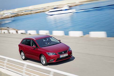 Seat - La nuova SEAT Leon ST 4Drive assicura la massima versatilità in ogni condizione stradale grazie all’innovativa trazione integrale a gestione elettronica. width=