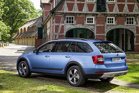 Skoda - Le motorizzazioni sono tre: due Diesel e una benzina. Il diesel top di gamma è il 2.0 TDI/184 CV, abbinato al cambio automatico a doppia frizione a 6 rapporti (DSG) e trazione integrale. width=