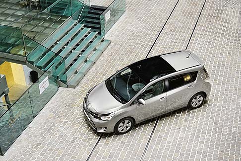 Toyota - Toyota Verso MY 2014 con il nuovo motore 1.6 D-4D risulta equilibratissimo, grazie anche agli interventi sulle componenti elettriche ed al nuovo volano a doppia massa che ha permesso di minimizzare rumore e vibrazioni width=
