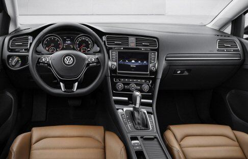 Volkswagen - Tra le nuove dotazioni troviamo: sterzo progressivo, freno di stazionamento elettronico, nuovi sedili sportivi ergonomici , parabrezza Comfort e sistemi di infotainment di nuova generazione. width=