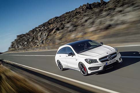 Mercedes-Benz - Le modifiche a motore, cambio, assetto, elettronica ed allestimenti consentono di vivere una guida ancora più sportiva e dinamica in puro stile AMG. width=