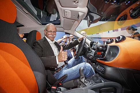Smart - In occasione del lancio della nuova smart, inoltre, sarà disponibile la versione sport edition #1, caratterizzata da elementi di design esclusivi. width=