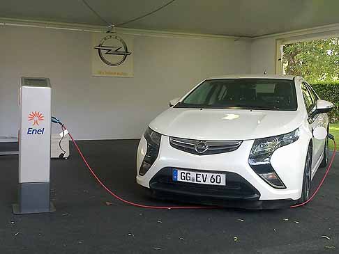 Opel - Opel Ampera che entrerà in commercio a fine anno width=
