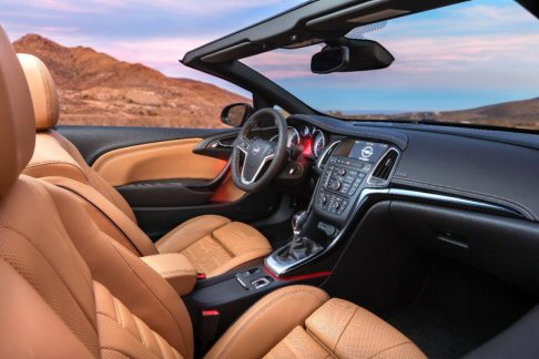 Opel - Rispetto alla cabriolet Astra TwinTop, la scocca di Cascada ha una rigidità torsionale maggiore del 43% e rigidità di flessione maggiore del 10%.  width=
