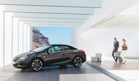 Opel - Opel Cascada risulta molto solida grazie alle barre di acciaio incrociate nel sottoscocca e i profili rinforzati sottoporta. width=