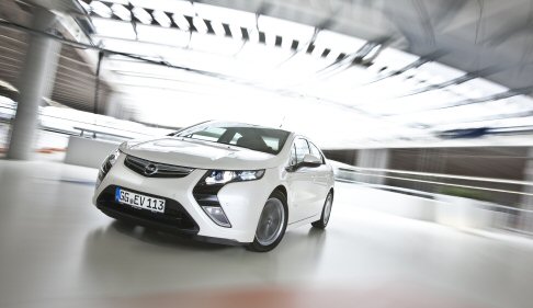Opel - Opel a Ginevra esporrà le ultime evoluzioni dei propri veicoli, tra cui la nuova Corsa Kaleidoscope presente anche Meriva, ora disponibile con propulsori più efficienti. width=