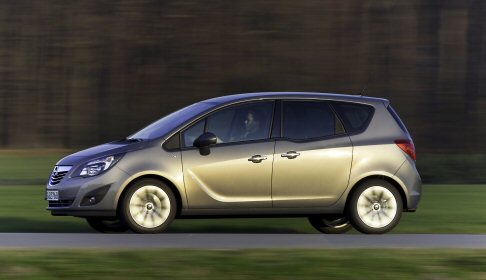 Opel - La gamma accoglie nel già ricco carnet di modelli le vetture Astra 5 porte, Astra Sports Tourer e Meriva, ora offerte anche con il nuovo motore 1.4 GPL-TECH Turbo, performante ed efficiente allo stesso tempo. width=