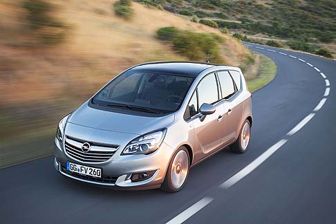 Opel - Oltre a un aspetto più curato, la nuova Meriva assicura la massima efficienza grazie al diesel Opel di nuova generazione, il 1.6 CDTI, silenzioso e molto fluido. width=
