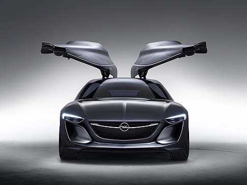 Opel - Opel Monza ricalca una denominazione già impeigata da Ople per un’altra concept, presentata sempre al Salone di Francoforte, ma nel lontano 1977. width=