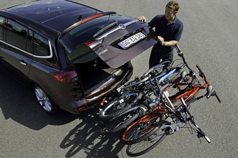 Opel - L’ordine è garantito dal FlexOrganizer, che consente di suddividere l'area di carico in base alle esigenze.  width=