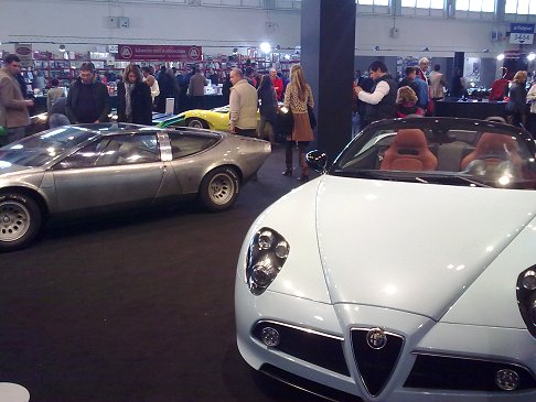 Alfa Romeo - Padiglione Alfa Romeo con auto di un tempo e auto moderne alla Fiera di Padova width=