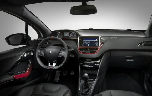 Peugeot - Più aggressiva risulta, invece, la Peugeot 208 GTi grazie alla presenza di minigonne laterali, nuovi fari alogeni ed un badge identificativo all'altezza del secondo montante. width=