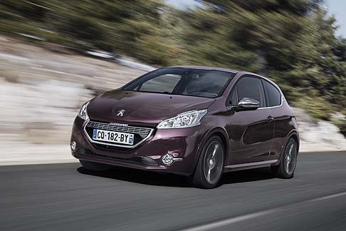 Peugeot - Il catalogo prevede, oltre, al Purple Night come colore della carrozzeria anche le tinte Bianco Banchisa, Nero Perla, Spirit Grey, Dark Blue.  width=