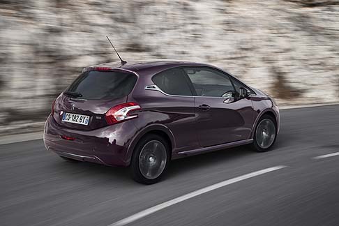 Peugeot - Le motorizzazioni riservate alla Peugeot 208 XY sono le più scattanti della gamma. width=
