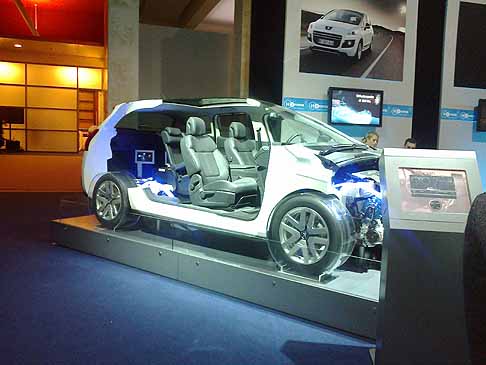 Peugeot - Peugeot 3008 hybrid4 struttura e interni vettura width=