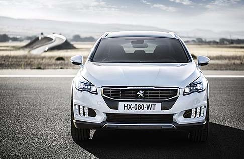 Peugeot - Completamente rinnovata, la nuova Peugeot 508 si prepara a sfilare sulla passerella parigina, puntando su uno stile ridisegnato, nuovi contenuti tecnologici e nuove motorizzazioni. width=