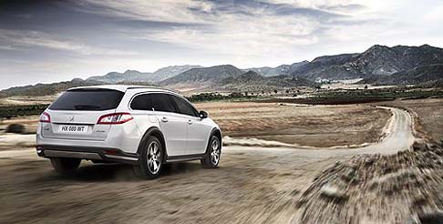 Peugeot - La Nuova PEUGEOT 508 dispone di una serie di servizi connessi di nuova generazione, basati sulla tecnologia Internet mobile. width=