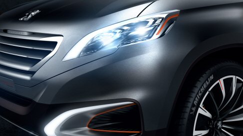 Peugeot - Le linee che caratterizzano l’Urban Crossover Concept si ispirano ad un altro modello della Casa,la Peugeot HR1, noto ai visitatori della kermesse di Parigi 2010 ed equipaggiata con lo schema ibrido Hybrid4. width=