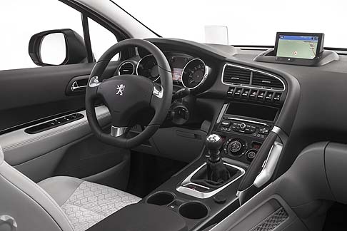 Peugeot - Il parterre tedesco vede la presenza anche di due vetture leader nelle vendite nei rispettivi segmenti di appartenenza, come il crossover 3008 e la monovolume 5008. width=