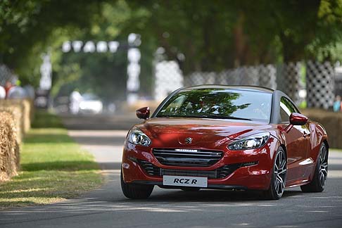 Peugeot - Ancora più potente rispetto al modello di serie, la Peugeot RCZ R si svela in occasione del Festival of Speed di Goodwood, dove il nuovo 1,6 litri da 270 CV, sfoggia tutto il suo carattere, ma con un occhio all’efficienza. width=