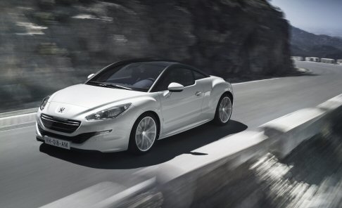 Peugeot - All’Automotoretrò di Torino, anche il Club Storico Peugeot Italia proporrà il tema dell'evoluzione delle coupé esponendo le vetture 301 D Coupé del 1935 e la 504 V6 Coupé del 1976. width=