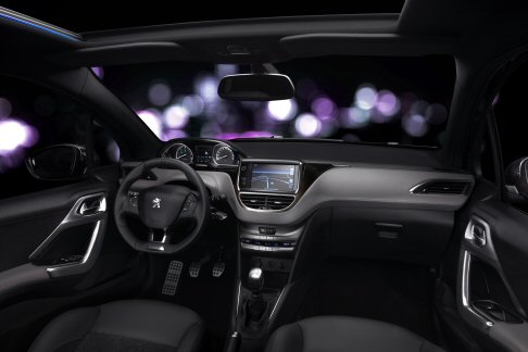 Peugeot - La Peugeot 208 XY propone motorizzazioni benzina ed e-HDi prestazionali, ma sobrie nei consumi. width=