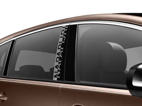 Peugeot - L’equipaggiamento viene arricchito con il rilevatore di ostacoli anteriore e posteriore e con il WIP Nav Evo,che abbina diverse funzioni infotainment. width=