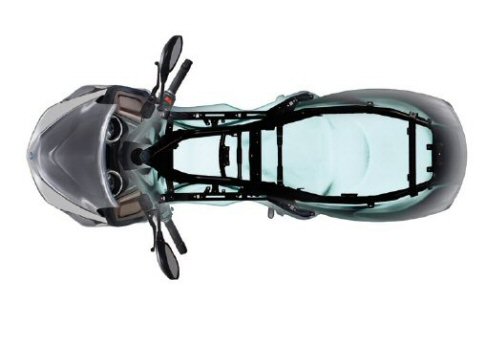 Piaggio - Ricca la gamma di accessori studiata per questo modello e che prevede la presenza di: bauletto posteriore a sgancio rapido, in tinta con la carrozzeria; telo coprigambe, dotato di sistema antisventolio; borsa da tunnel centrale completamente waterproof.  width=