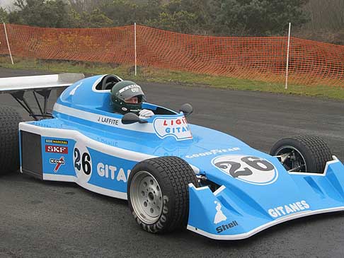 Film di Niki Lauda - Pilota Jacques Laffite scuderia francese Ligier nel Film Rush regista Ron Howard width=
